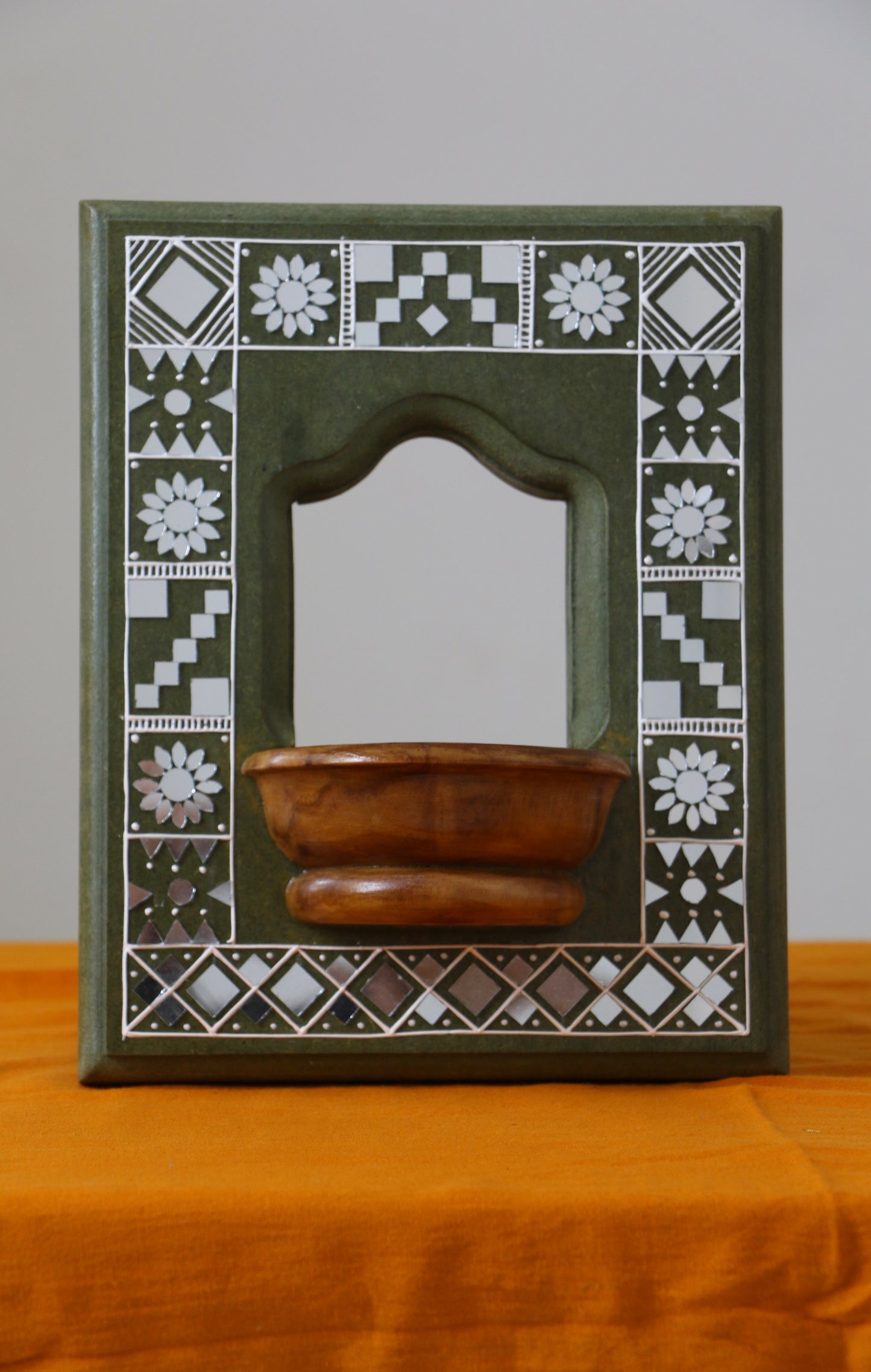 Lippan Art Style Maadam - Boho Fusion - Traditional Elegance