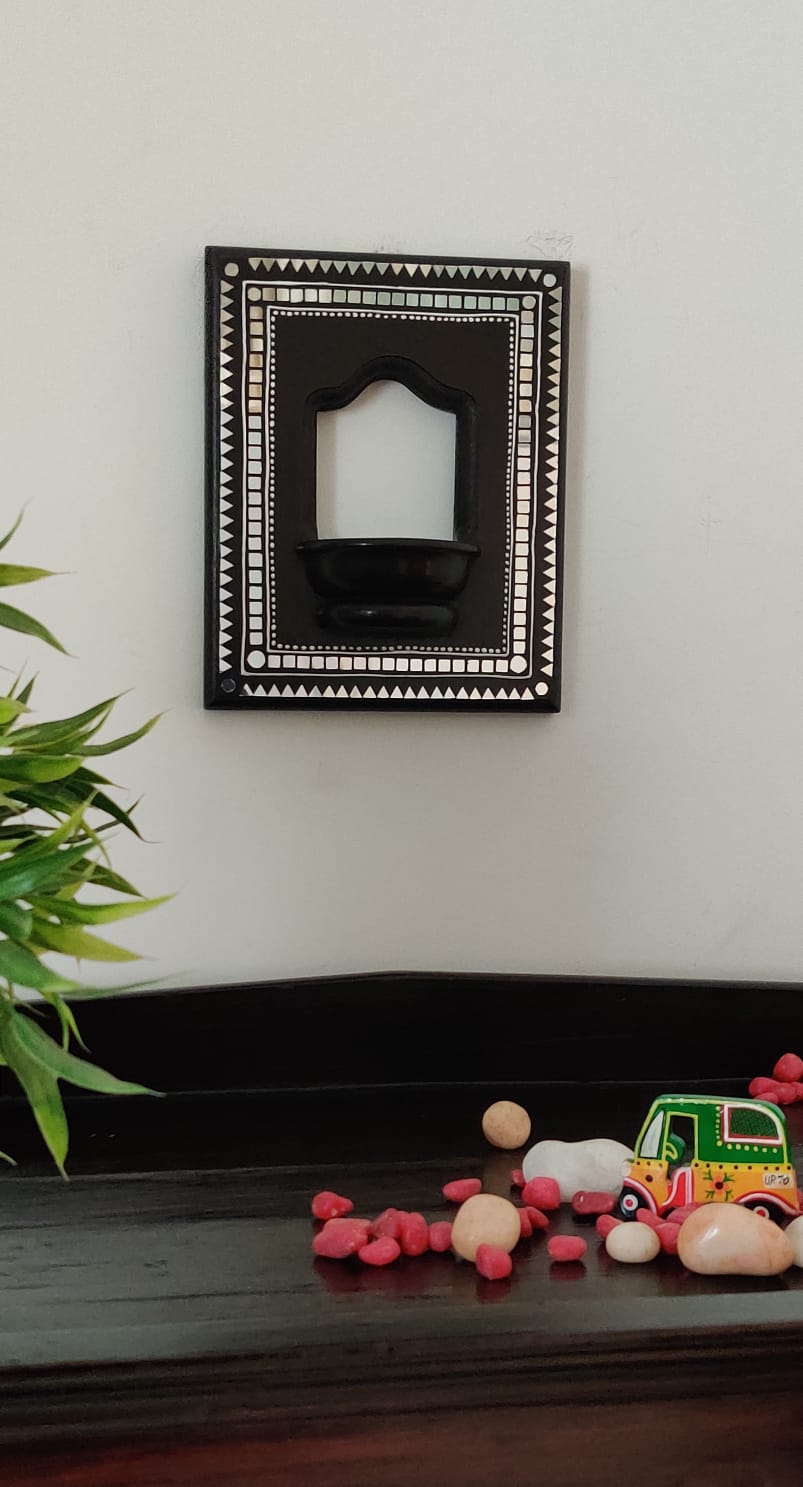 Lippan Art Style Maadam - Dark Brown - Bold Expression
