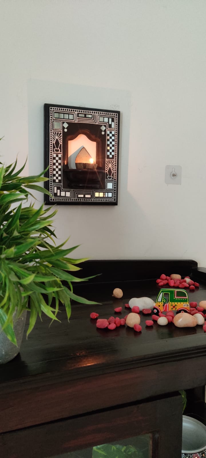Lippan Art Style Maadam - Dark Brown - Intricate Form - Single Piece