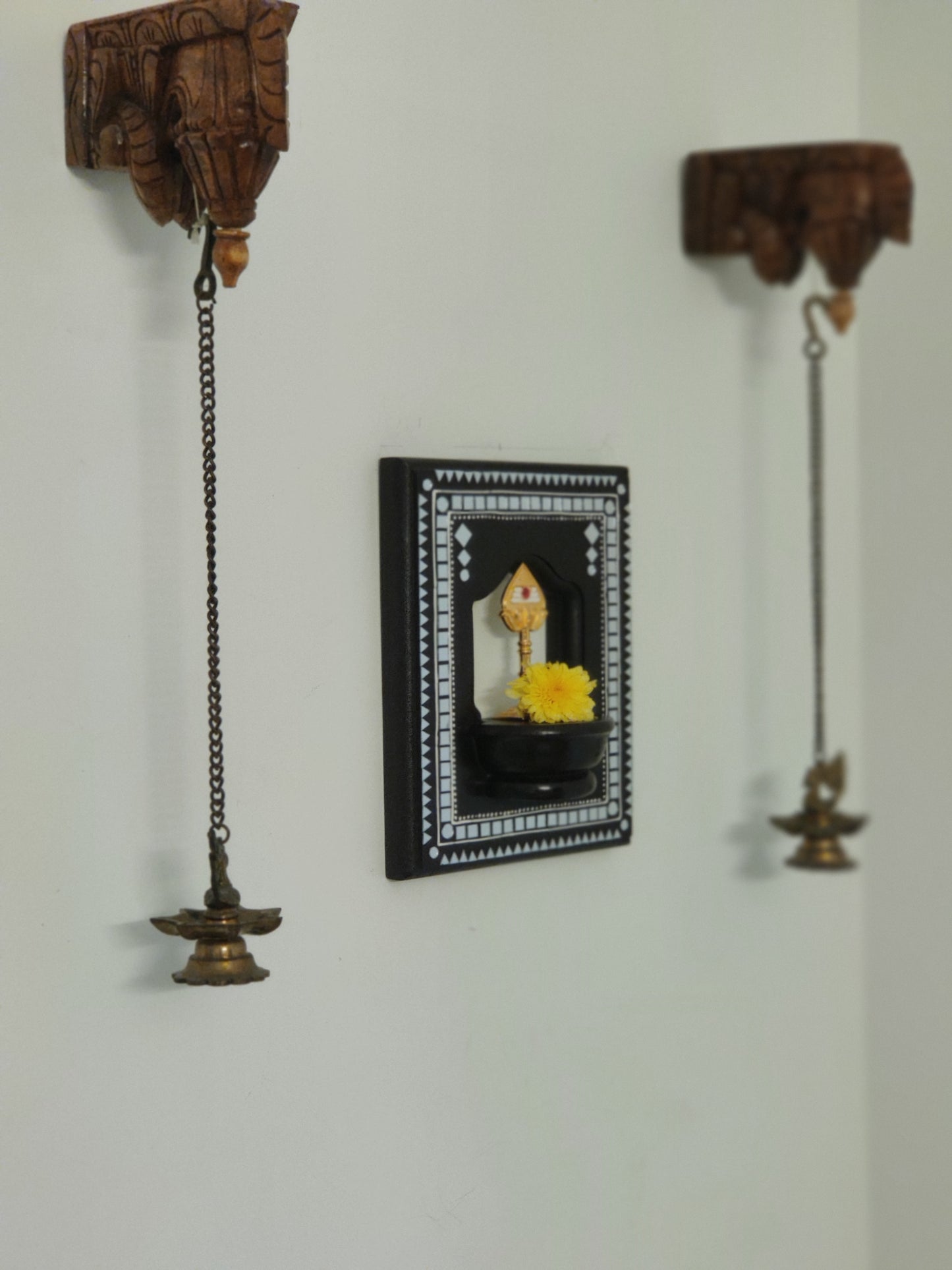 Lippan Art Style Maadam - Dark Brown - Bold Expression