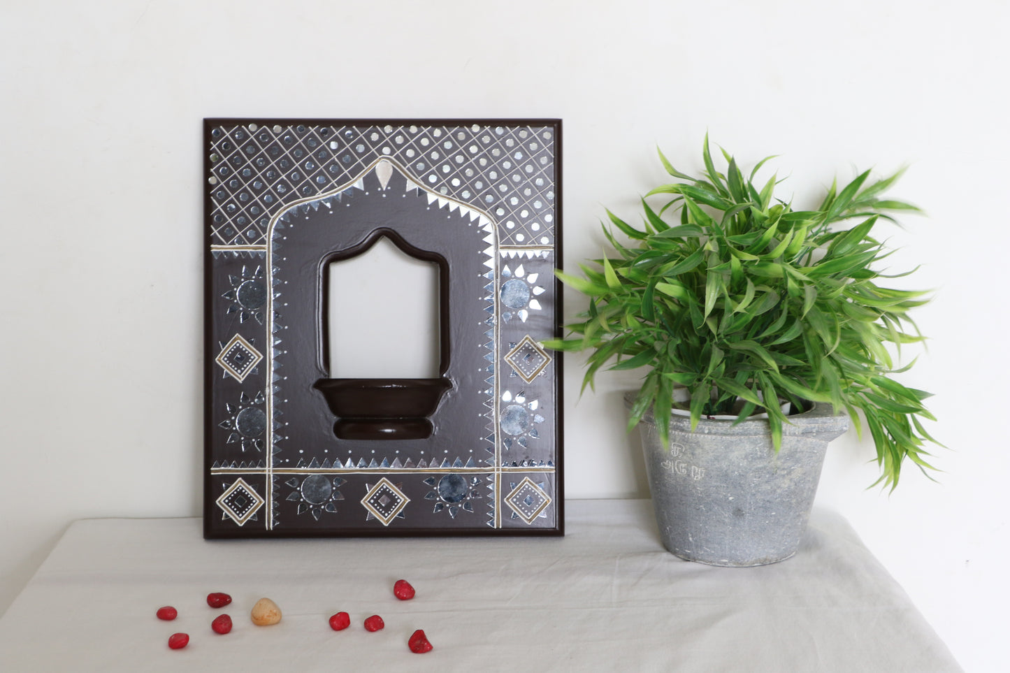 Lippan Art Style Maadam - Heritage Grid - Dark Brown - Single Piece