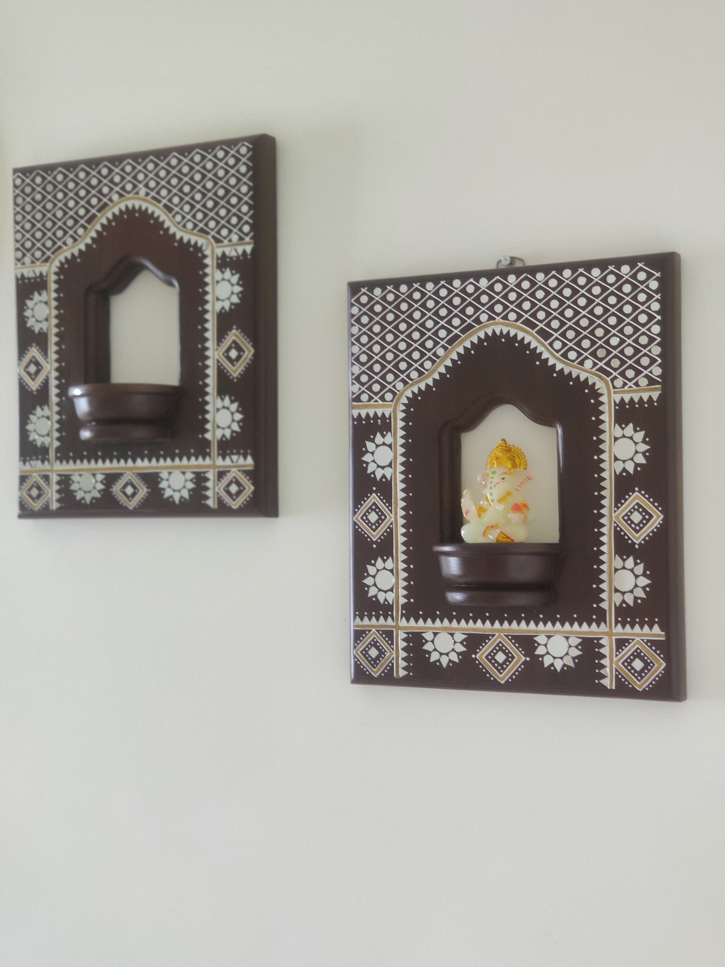 Lippan Art Style Maadam - Heritage Grid - Dark Brown - Single Piece