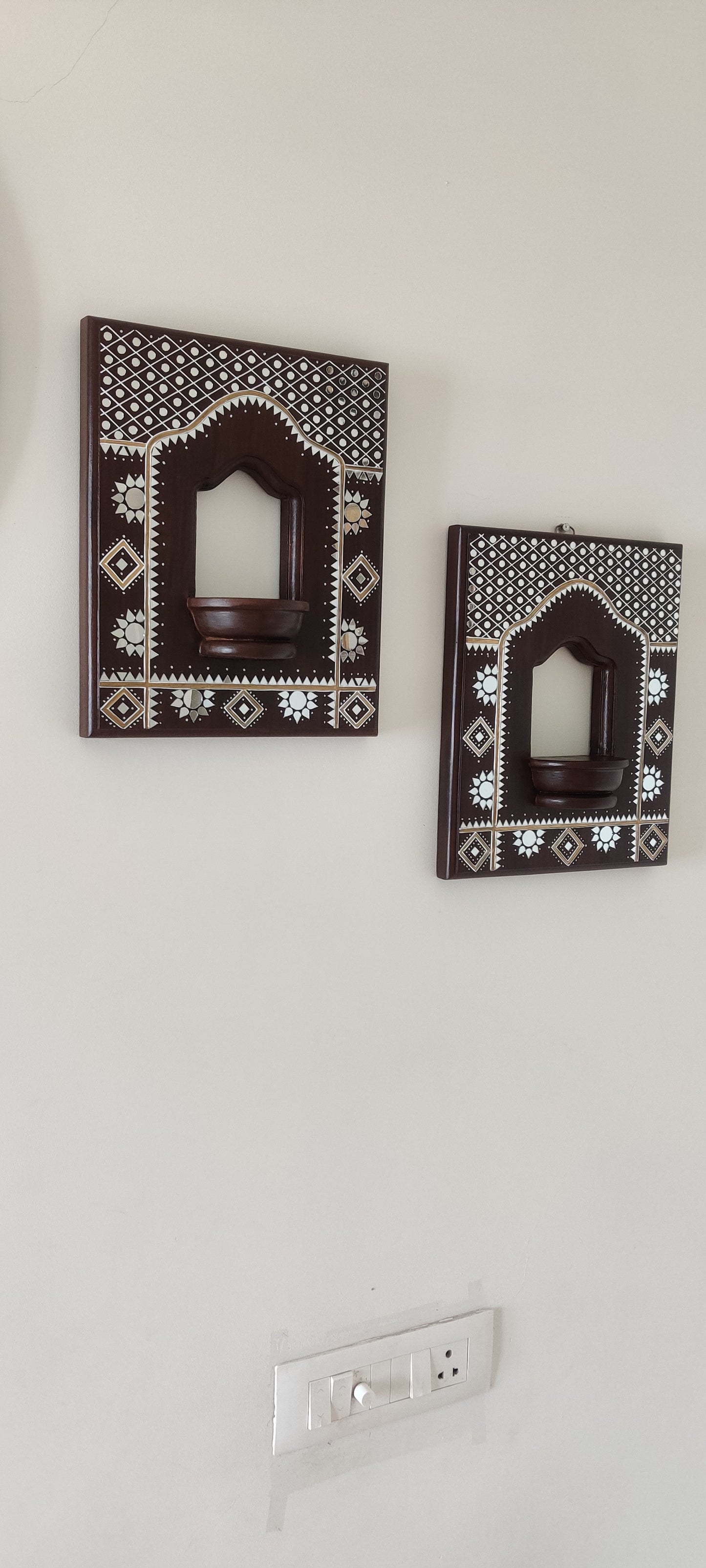 Lippan Art Style Maadam - Heritage Grid - Dark Brown - Single Piece